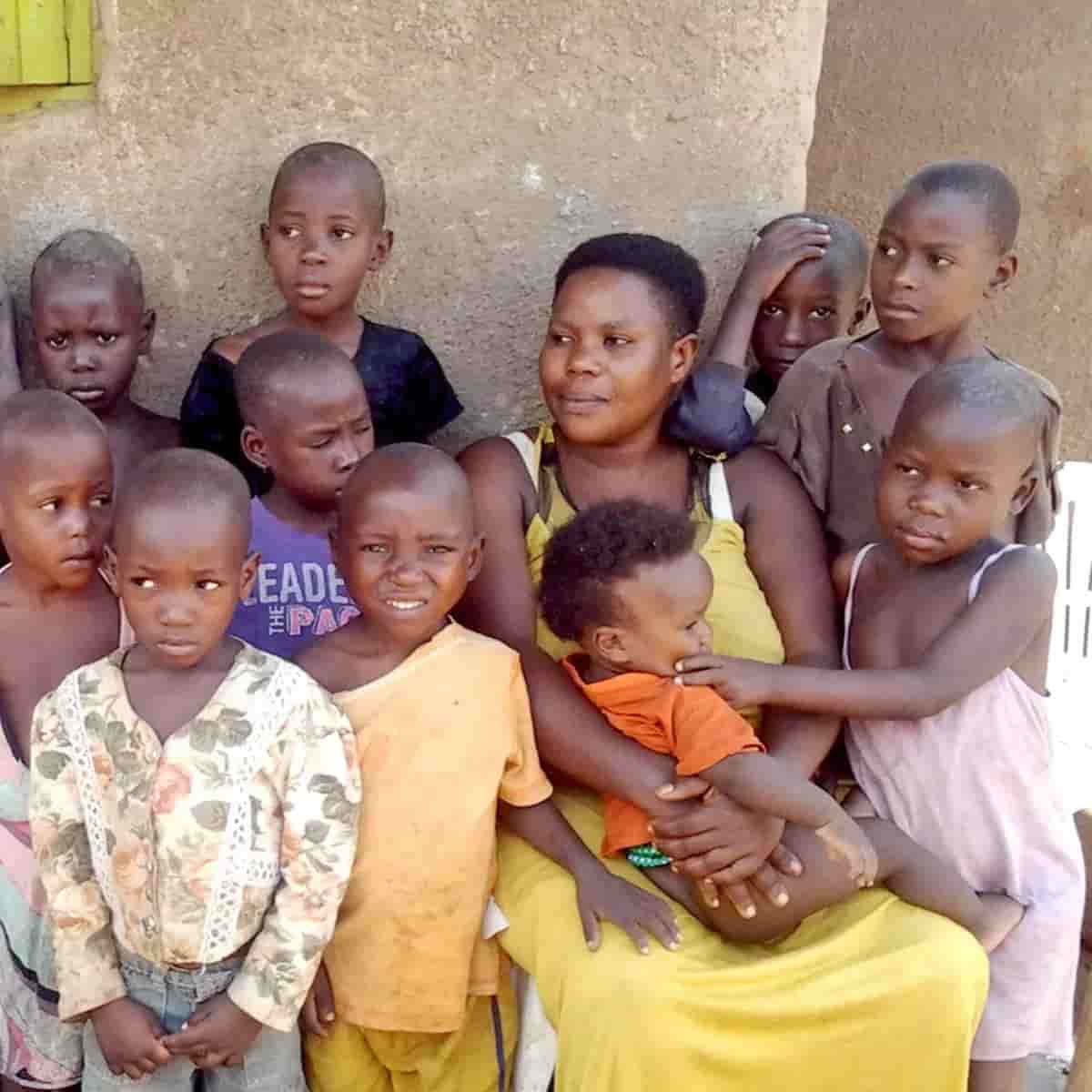 44-year-old African mother of 40 children, life is chaotic, difficult but always happy
