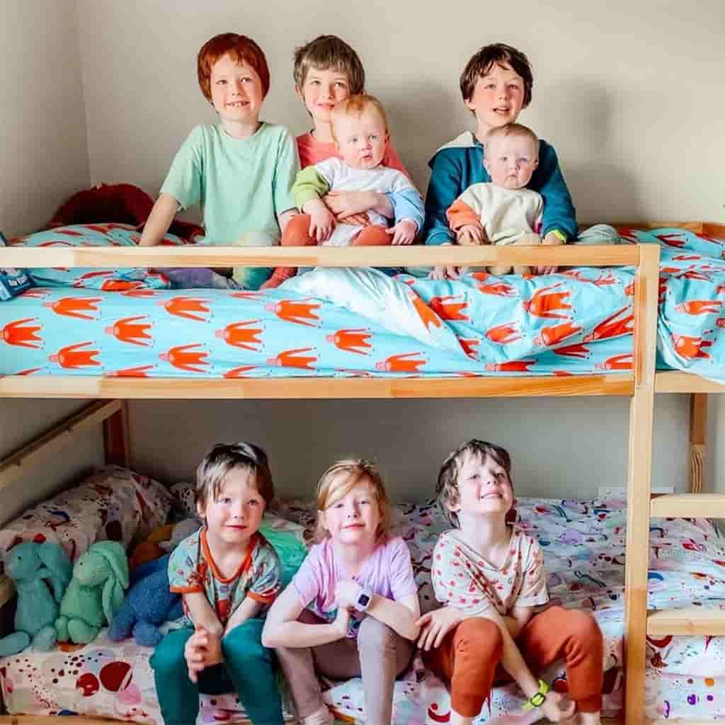 Chloe Dunst, 28 years old, lives with her husband Roan in Australia and has 9 children