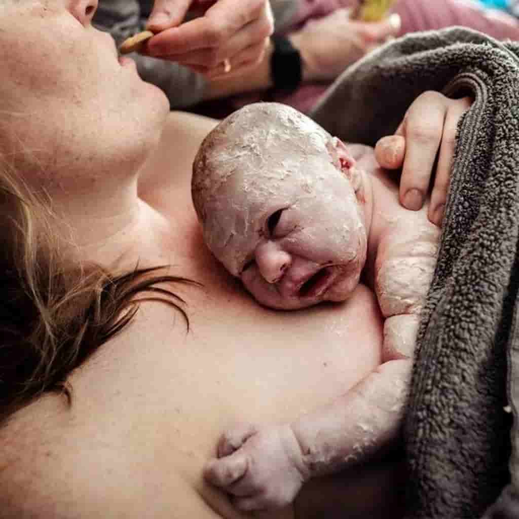 There is nothing happier than the moment when a mother holds her newborn baby in her arms as soon as it is born, it feels like the whole world is wrapped in a warm embrace.
