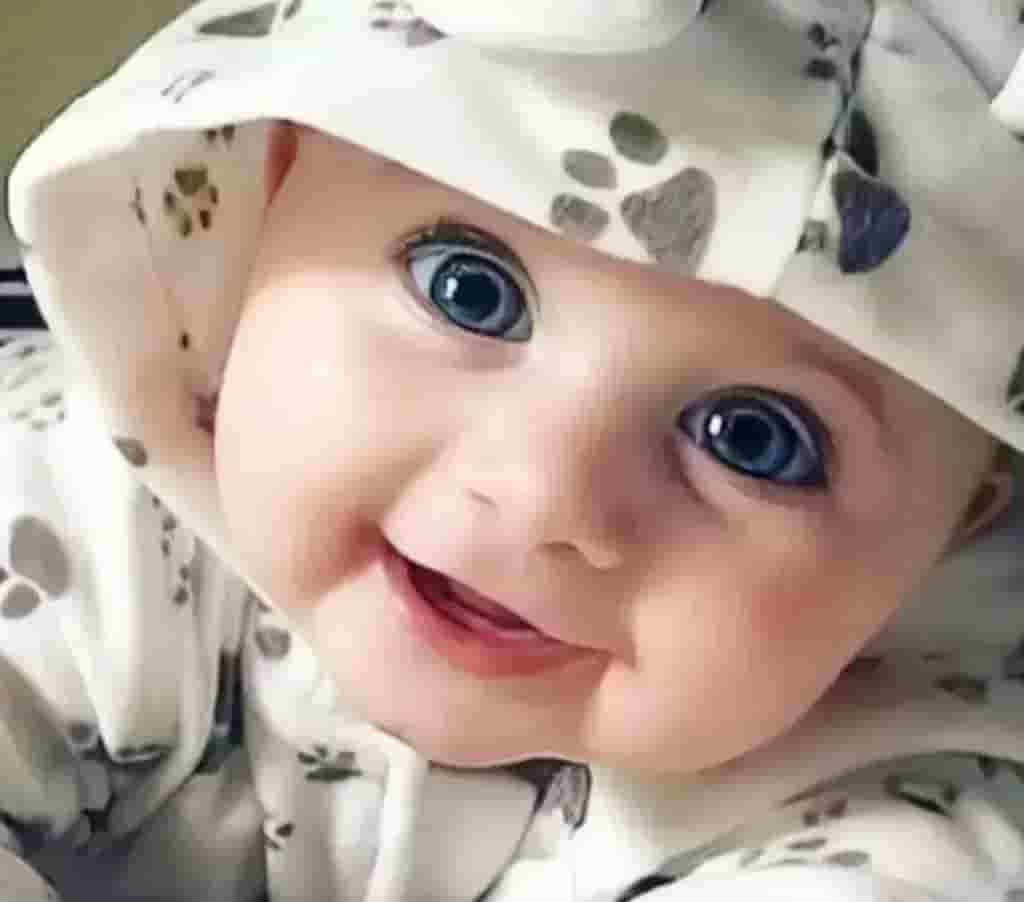 The babies’ big, captivating eyes, soaring eyelashes and chubby faces have fascinated millions of people online. 