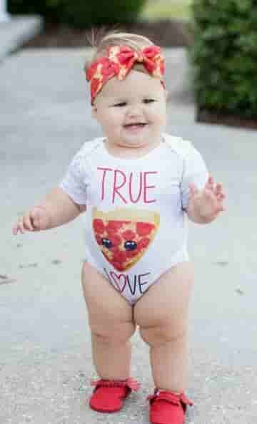 Veronica, a 9-month-old baby girl, captivated everyone on the beach with her chubby, cute beauty when posing on the romantic beach