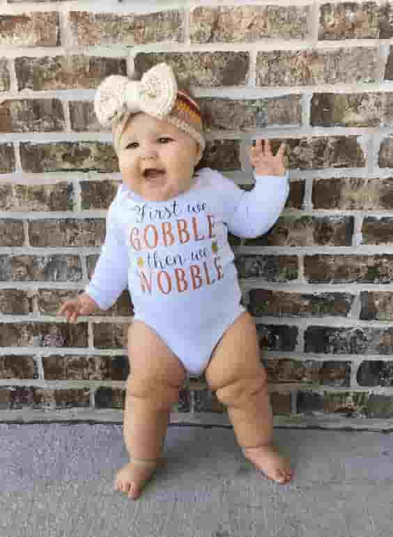 Veronica, a 9-month-old baby girl, captivated everyone on the beach with her chubby, cute beauty when posing on the romantic beach