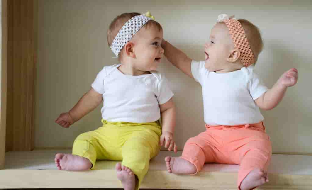 Best Photos of the Day: Beautiful Twin Moments That Will Melt Your Heart. 