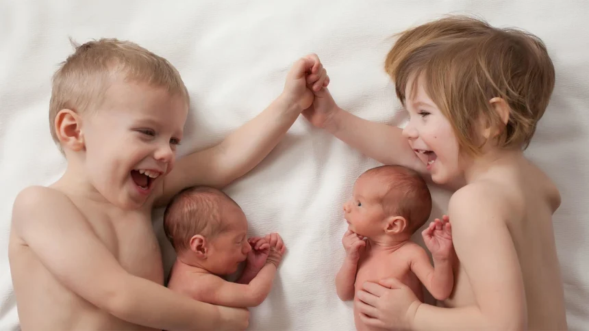 Best Photos of the Day: Beautiful Twin Moments That Will Melt Your Heart. 