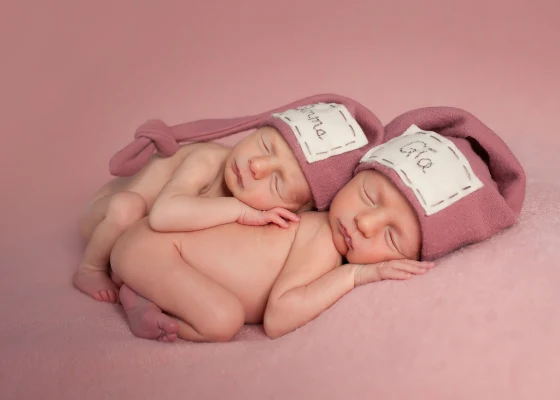 Best Photos of the Day: Beautiful Twin Moments That Will Melt Your Heart. 