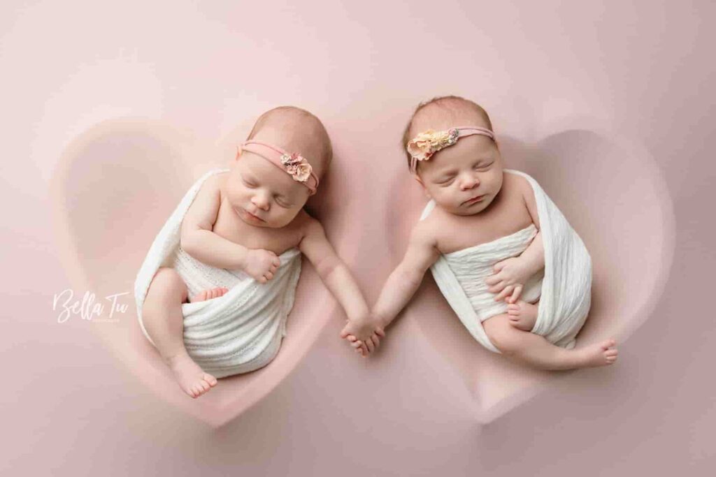 Best Photos of the Day: Beautiful Twin Moments That Will Melt Your Heart. 