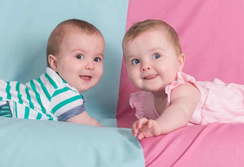 Best Photos of the Day: Beautiful Twin Moments That Will Melt Your Heart. 