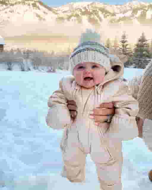 Winter Wonderland: Keeping Baby Warm and Cozy for Outdoor Adventures.hanh