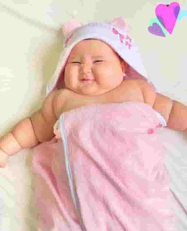 The Irresistible Charm of a Chubby Baby: Celebrating the Adorable Roundness of Childhood.hanh