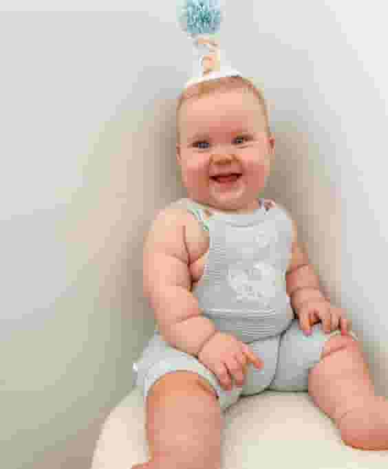 The Irresistible Charm of a Chubby Baby: Celebrating the Adorable Roundness of Childhood.hanh