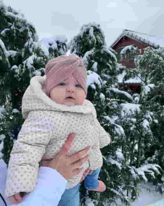 Winter Wonderland: Keeping Baby Warm and Cozy for Outdoor Adventures.hanh