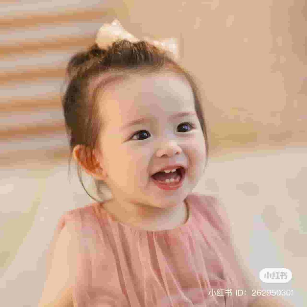 Beautiful little princess: Attract hearts with her carefree smile and charismatic charisma